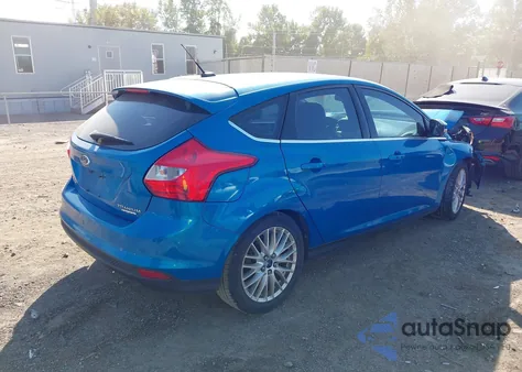 2014 Ford Focus Titanium из США, поврежденный, VIN 1FADP3N28EL280626